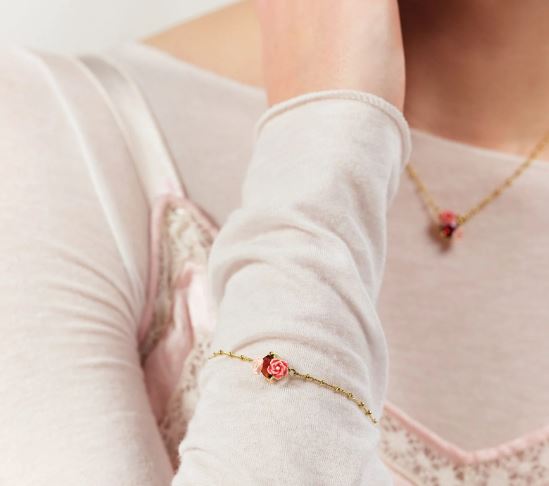 WILD ROSE AND RED GARNET STONE THIN BRACELET