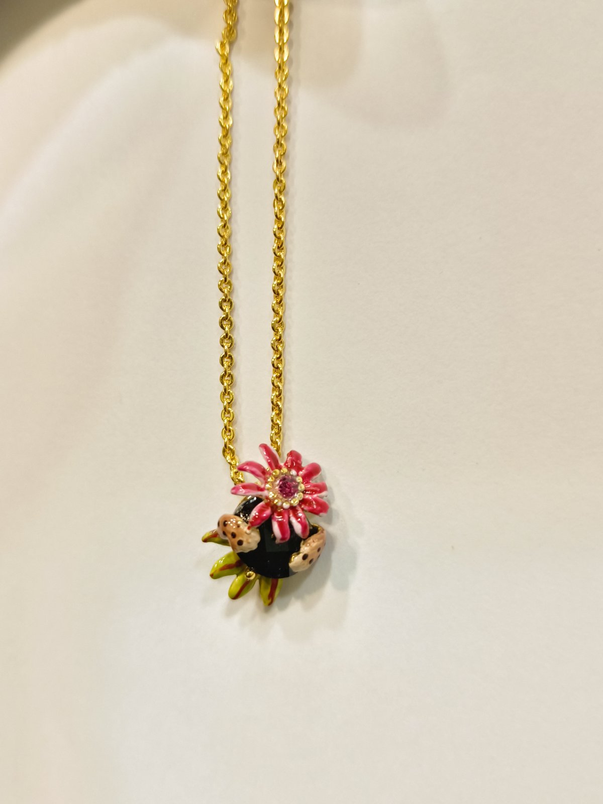 Eclatante Discretion Necklace