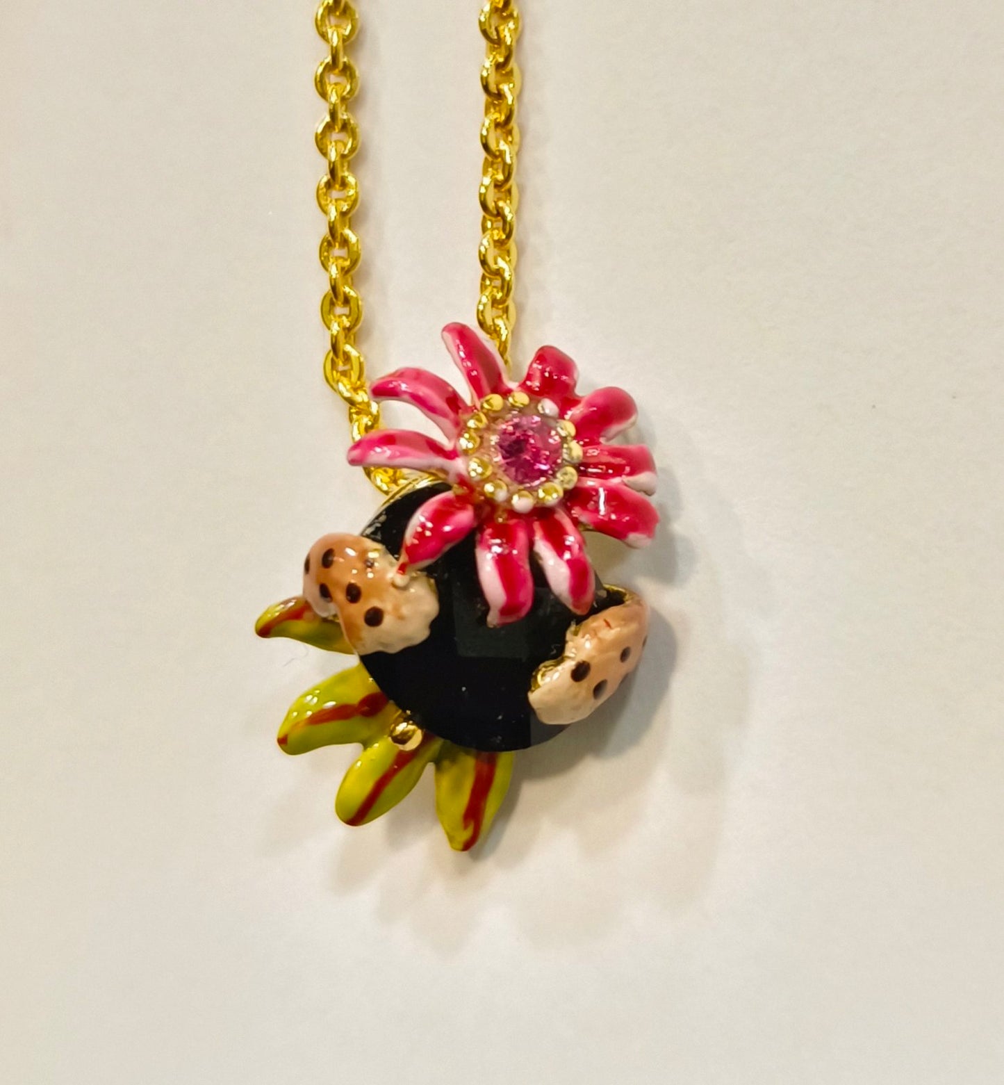 Eclatante Discretion Necklace