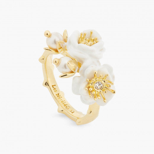 WHITE ROSES AND PEARL RING