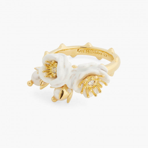 WHITE ROSES AND PEARL RING
