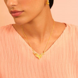 HONEYCOMBS AND BEES COLLAR NECKLACE