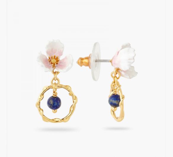 WHITE FLOWER AND LAPIS LAZULI HOOP EARRINGS