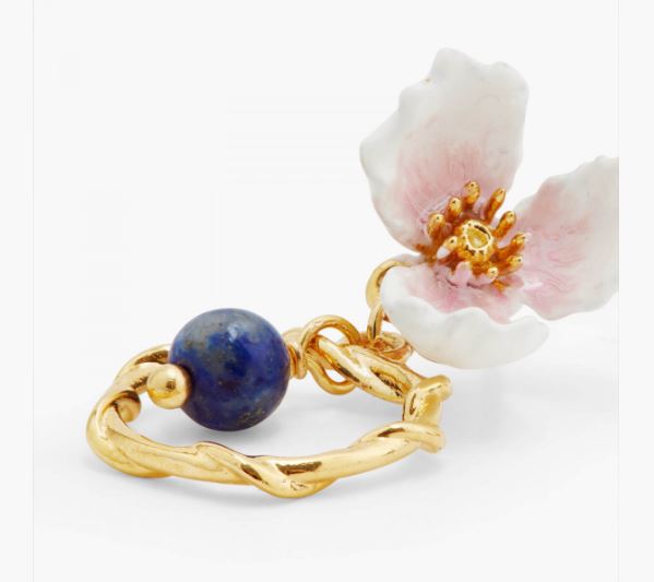 WHITE FLOWER AND LAPIS LAZULI HOOP EARRINGS