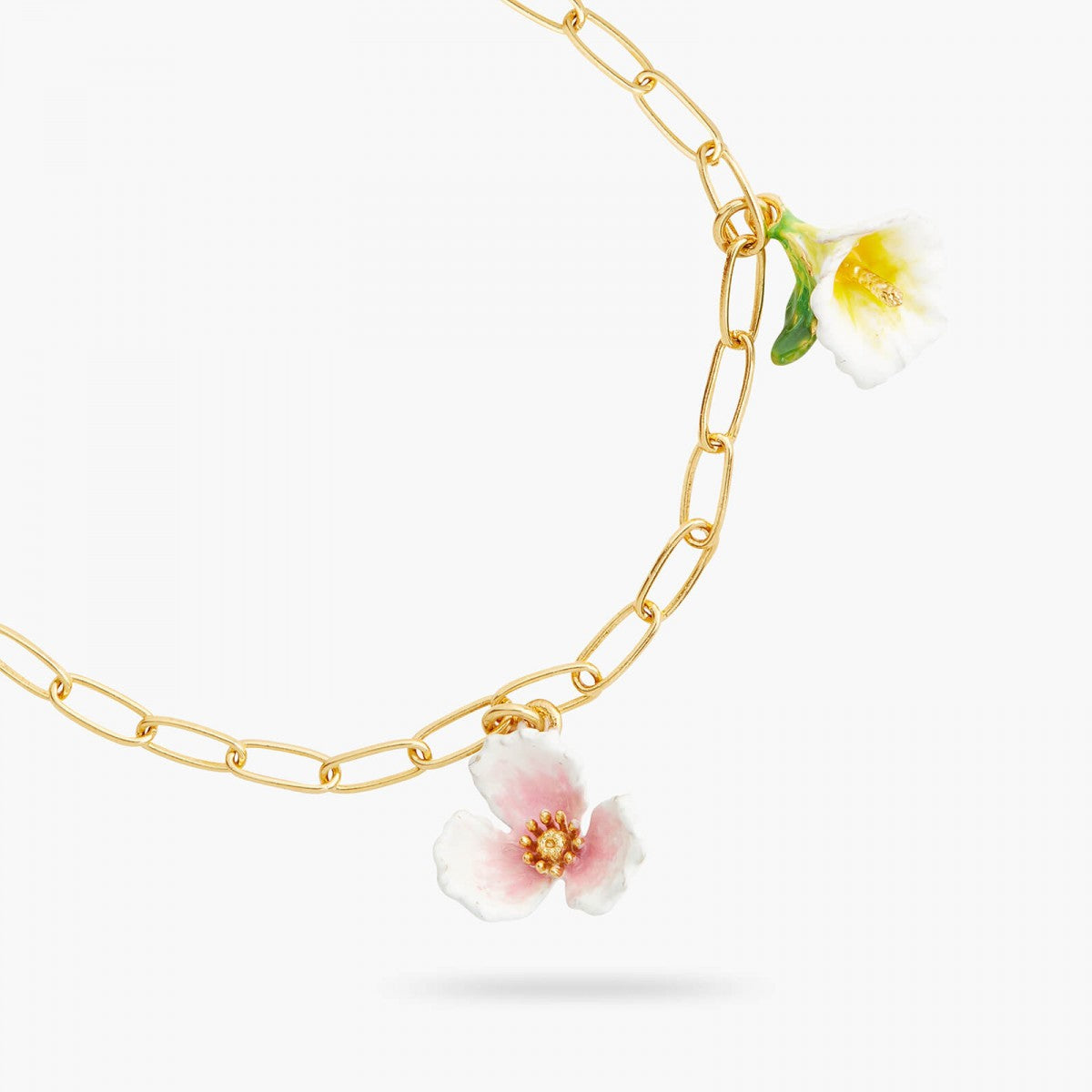 GOLD-PLATED LINKS AND FLOWER PENDANT BRACELET