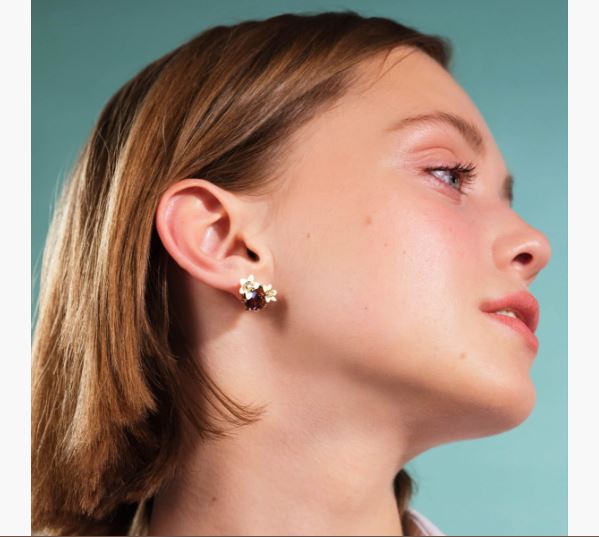 FACETED GLASS AND VANILLA FLOWER POST EARRINGS