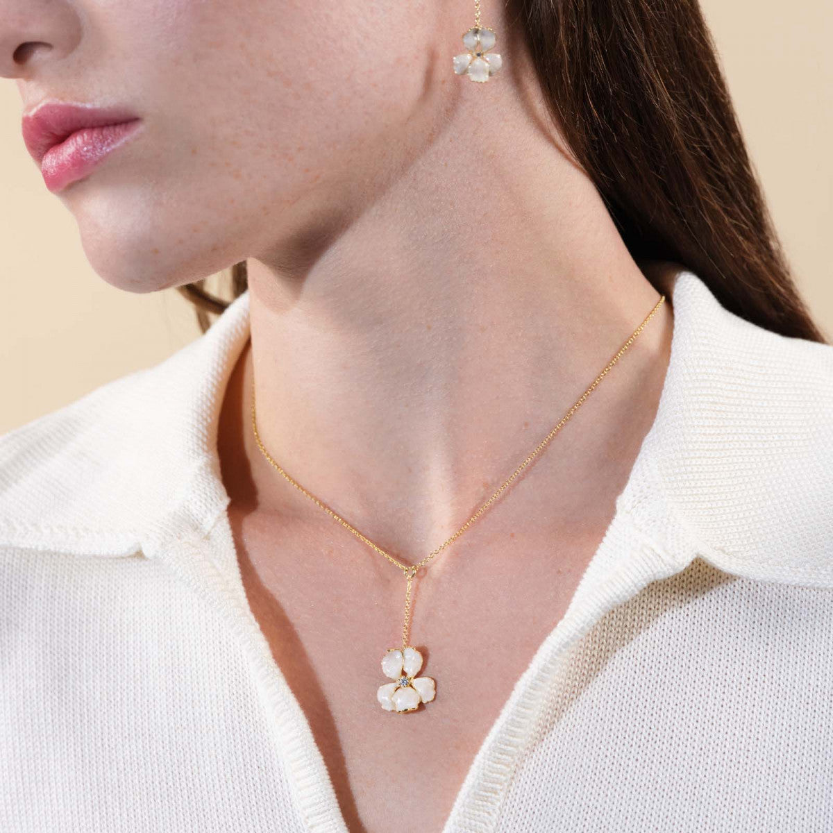 GOLD IRIS PENDANT NECKLACE