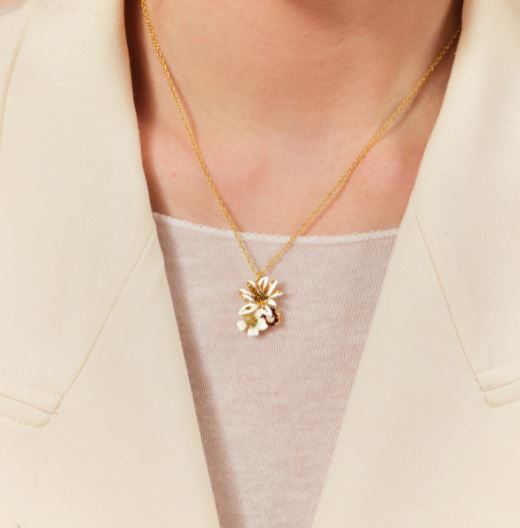 WHITE AND GOLD FLOWERS NECKLACE