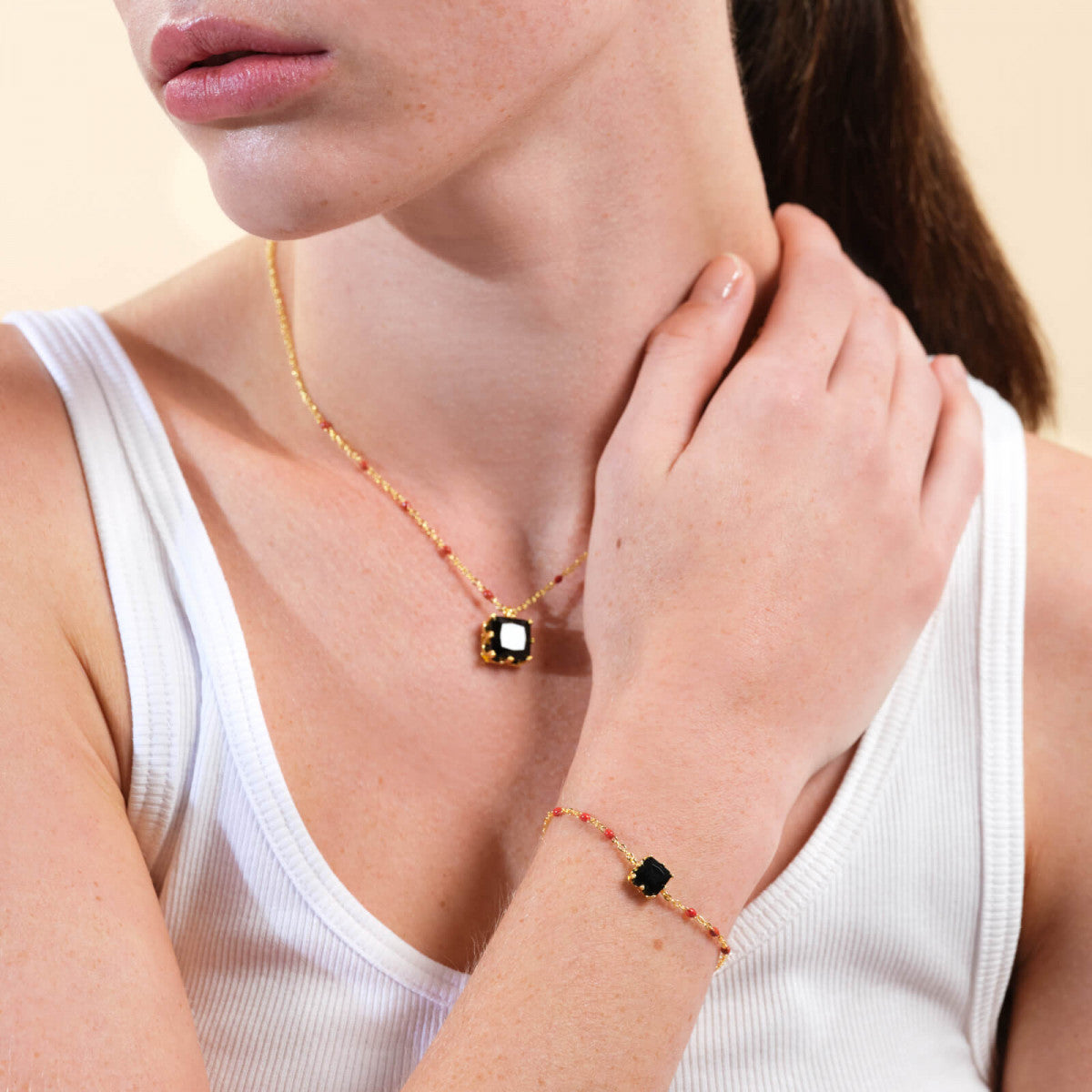 BLACK SQUARE STONE THIN BRACELET
