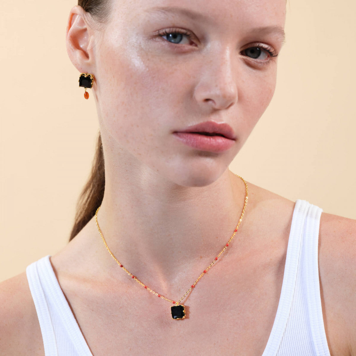 BLACK SQUARE STONE PENDANT NECKLACE