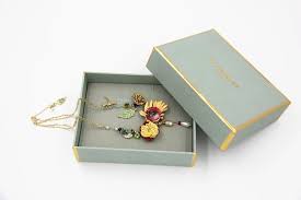 GIFT BOX -MEDIUM