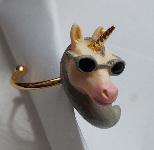 LES NÉRÉIDES N2 UNIQUE MISS UNICORN WEARING SUNGLASSES ADJUSTABLE RING